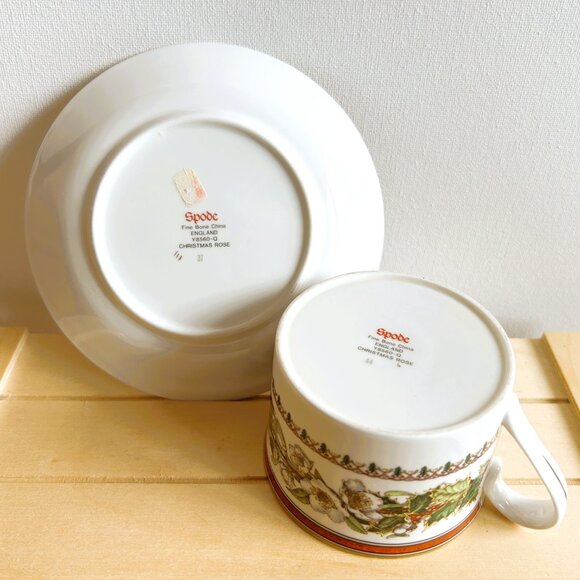 Spode Christmas Rose Vintage Teacup and Saucer Set - Picture 8 of 8